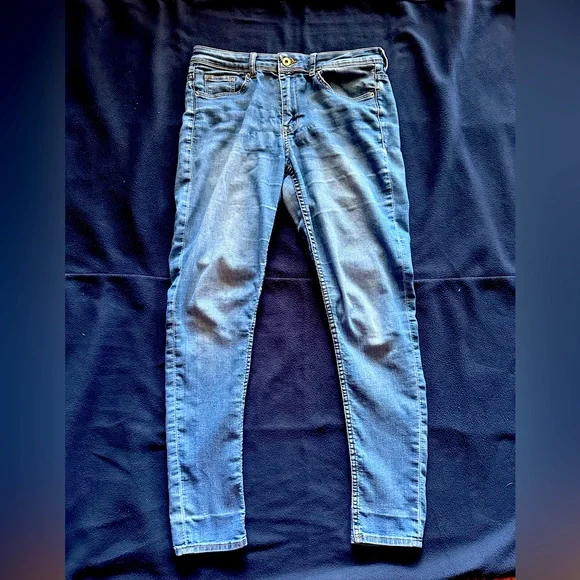 8 - H&M Divided Jeans - Picture 1 of 8